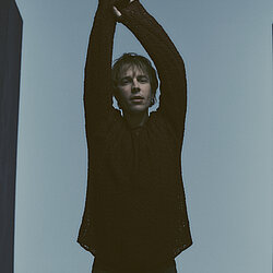 Tom_Odell_Pressshot20251_Credit_Darren_Gwynn_3600x4500.jpg