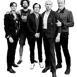 2025---QOTSA---PressShot_lores.jpg