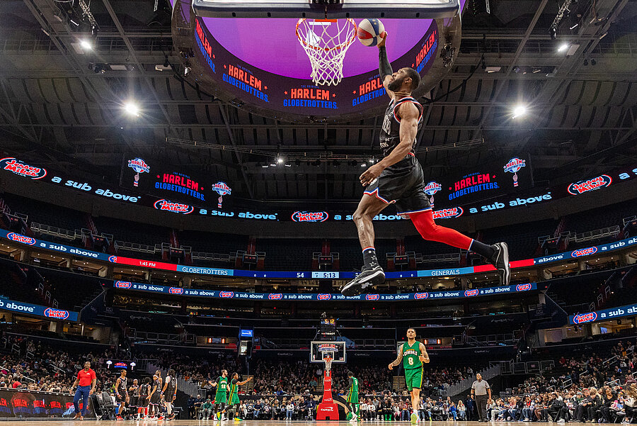 THE HARLEM GLOBETROTTERS