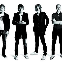 Photo_Razorlight_Credit_Max_Vadukul.jpg