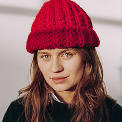 Q806_HHA_58857_HHA_girlinred_018_01_FNL.jpg
