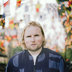 Tom_Hickox_Game_Show_Lead_Press_Shot_Credit_Fred_Scott.jpg