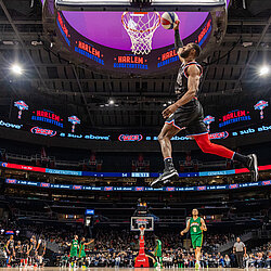Photo_The_Harlem_Globetrotters_Credit_Craig_Hunter_Ross__2_.jpg