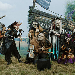 ML25_People_Line_Tsoj_A7405162.jpg