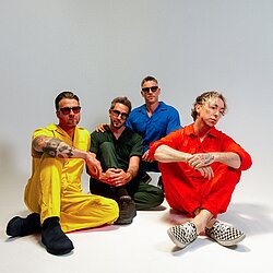 All_Time_Low_Press_Photo_Sitting_1_Final-kleiner.jpg