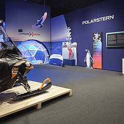 Photo_Polar_Experience_-_Welcome_Raum_Credit_Christoph_Musiol.jpg