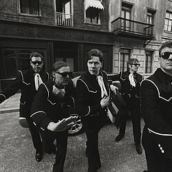 2025_03_12_THEHIVES_ROMANIA_10908_BLACKANDWHITE.jpg