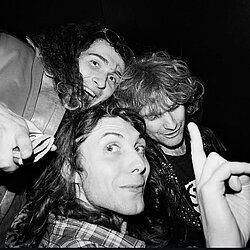 Photo_The_Love_Buzz_Credit_Cian_Wood.jpg