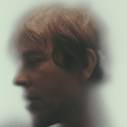 Photo_Tom_Odell_20252_Credit_Darren_Gwynn_3200x4000.jpg