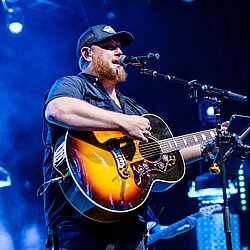 Photo_Luke_Combs_UK_Tribute_Credit_Nicholas_Le_Tellier_Nick_L_Photo_KLEIN.jpg