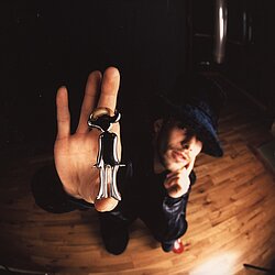 Jamiroquai_-_press_shot_1_-_photo_credit_Midori_Tsukagoshi_KLEIN.jpg