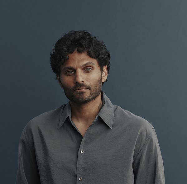 Jay Shetty steht im Mai 2027 in der Berliner Uber Arena auf der Bühne