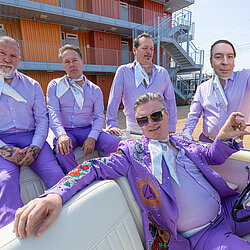 Gimmes_Holiday_Spike_CJ_Jake_John_Pinch.jpg