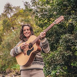 Photo_Steph_Strings_Credit_Ian_Laidlaw_small.jpg