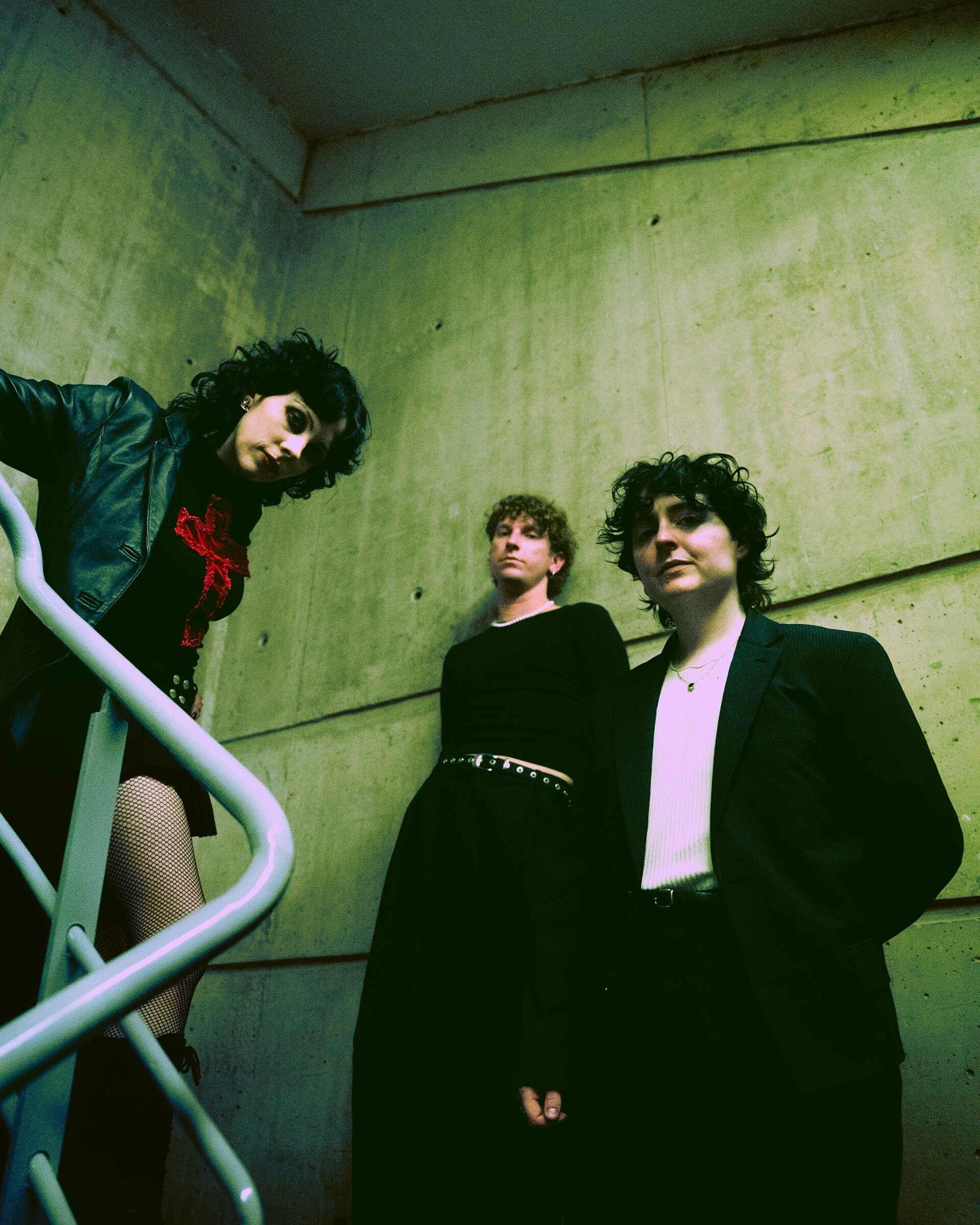 PALE WAVES