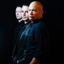 60_-_Danko_Jones_-_20220412_-_Photo_Cred_Daniel_Berbig.jpg