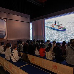 Photo_Polar_Experience_Boarding_Polarstern_Credit_Christoph_Buckstegen.jpg